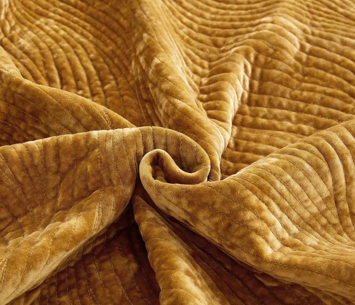 Tache Plush Dreams Melted Gold Waves Velvet Quilt Set (JHW-852Y)