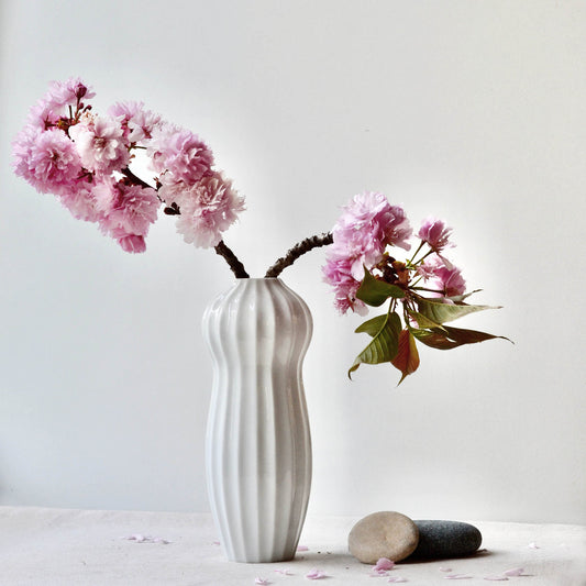 MAJA RIBBED PORCELAIN IKEBANA VASE