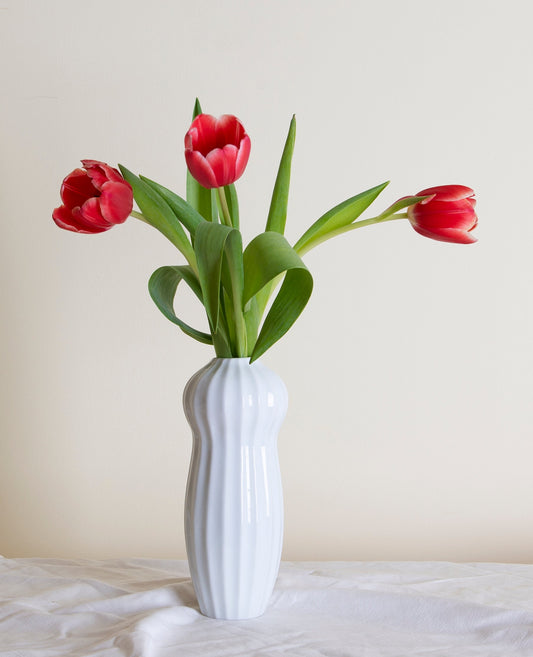 MAJA RIBBED PORCELAIN IKEBANA VASE